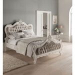 Tempat Tidur Elegan Beludru