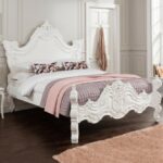 Tempat Tidur Ukir Gaya Prancis