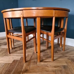 Satu Set Meja Makan Brighan