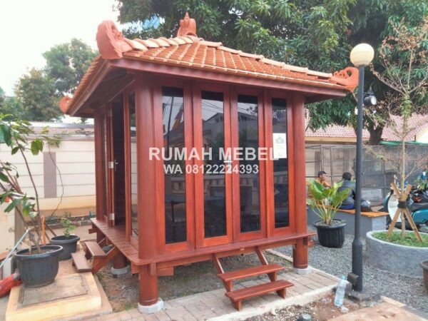 Gazebo Kayu Jati Full Kaca Atap Genteng Ukuran 2,5x3 Meter