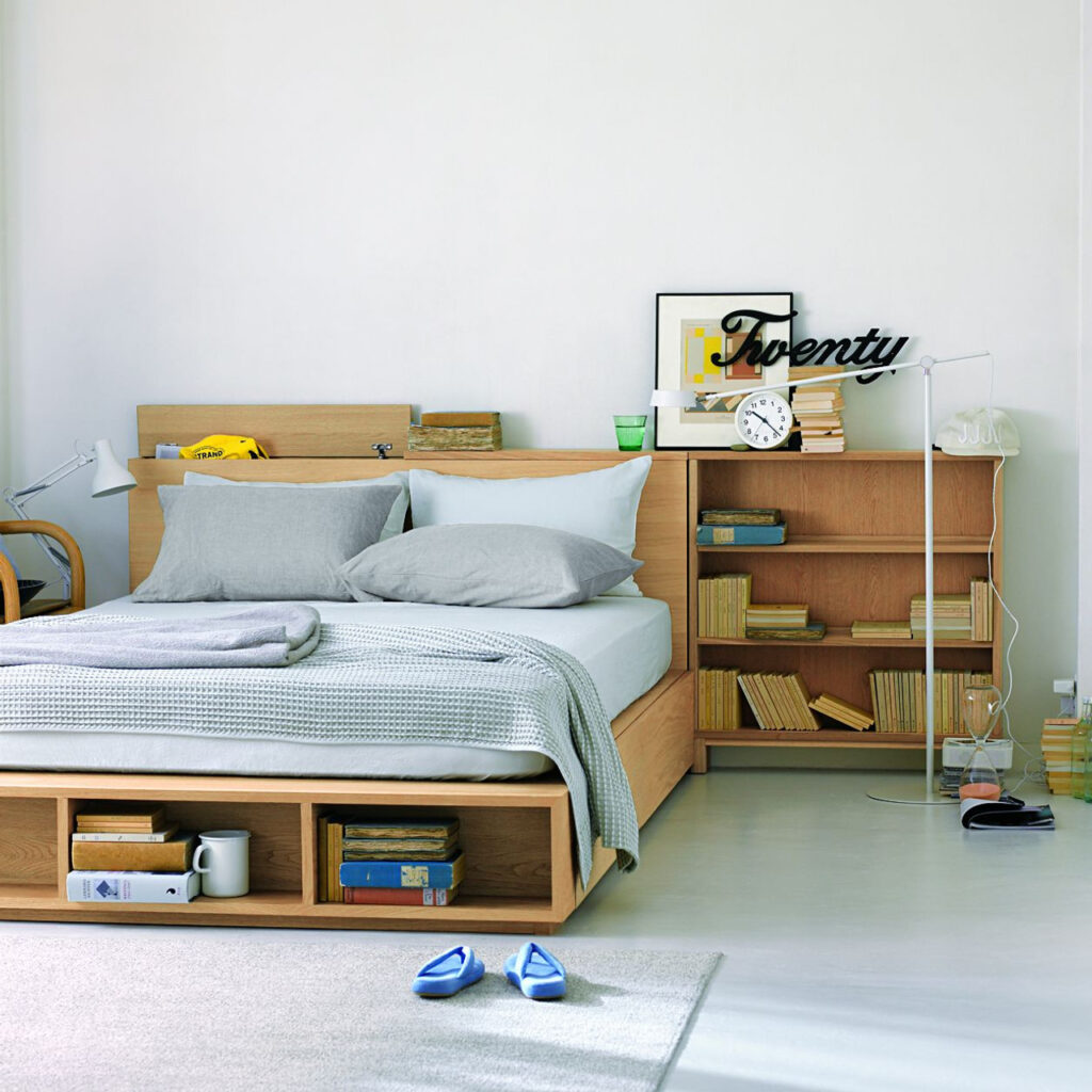 Tempat Tidur dengan Laci Penyimpanan