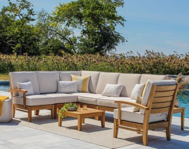 Furniture Outdoor Kayu Jati yang Tahan Cuaca