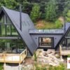 Rumah Kabin A-Frame Ganda: Desain Arsitektur Dramatis di Alam Bebas