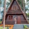 Rumah Segitiga Kayu 2 Lantai – Model Estetik dan Nyaman