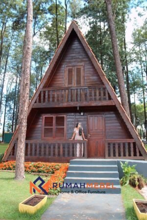 Rumah Segitiga Kayu 2 Lantai – Model Estetik dan Nyaman