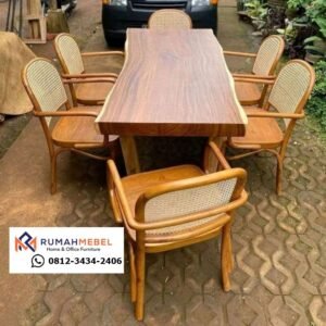 Set Meja Makan Trembesi Solid 8 Kursi Rotan: Tampil Elegan dan Mewah