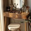 Meja Rias Minimalis Modern Kayu Jati – Desain Elegan dengan Cermin Unik dan Bangku Nyaman