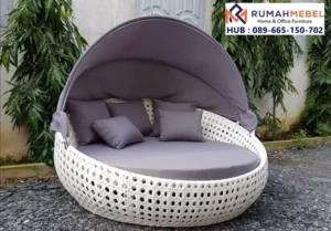 Daybed Rotan Sintetis Outdoor Lingkar Teduh
