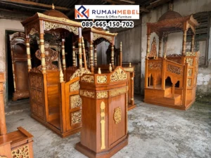 Mimbar Masjid Kota Bontang Kaligrafi Ukir